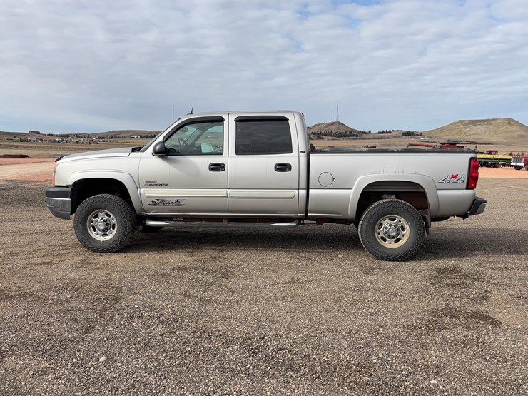 2004-chevrolet-2500hd-image-8