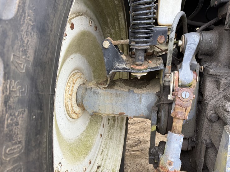 new-holland-tm135-image-10