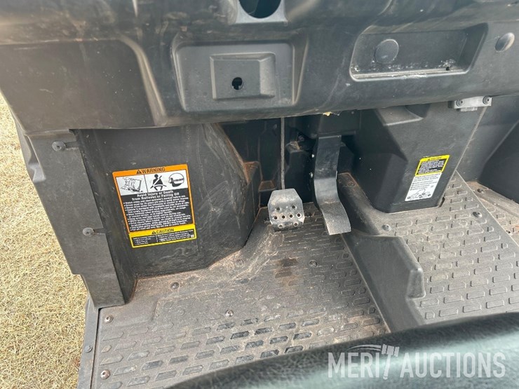 2022-john-deere-gator-image-41