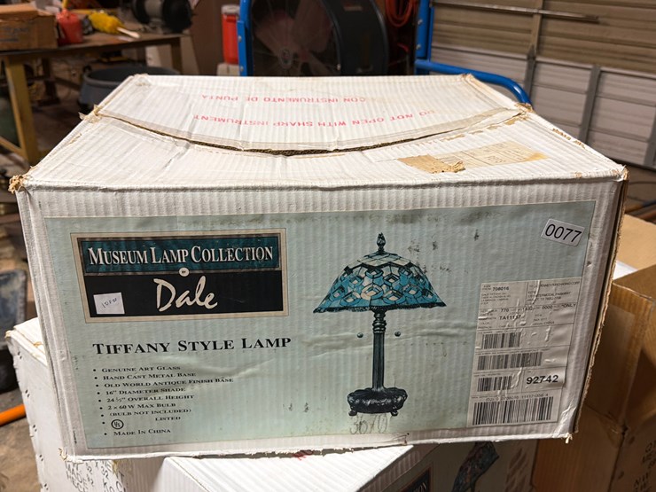 #77-•-tiffany-style-lamp-image-1