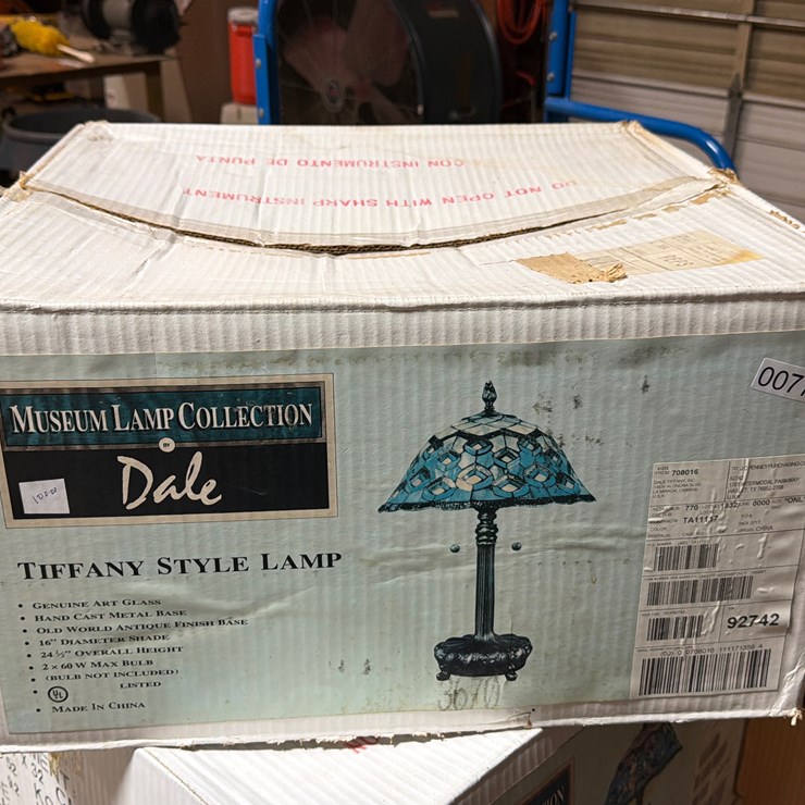 #77 • TIFFANY STYLE LAMP