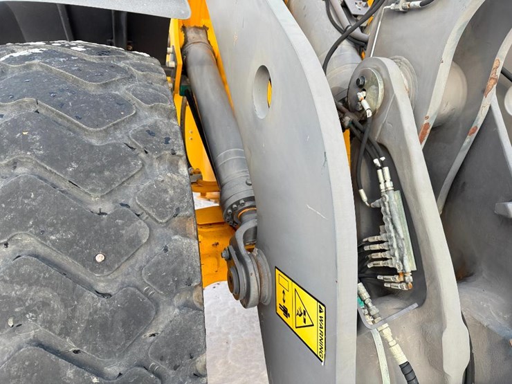 2015-volvo-l90g-image-43