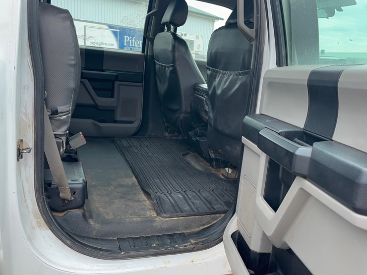 2019-ford-f550-image-11