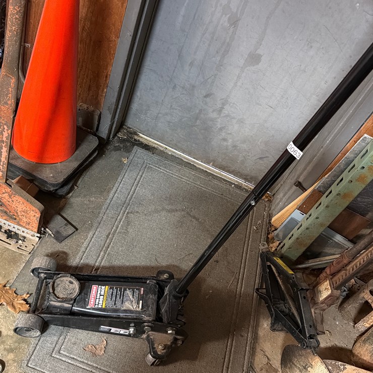 #63 • 3 TON FLOOR JACK