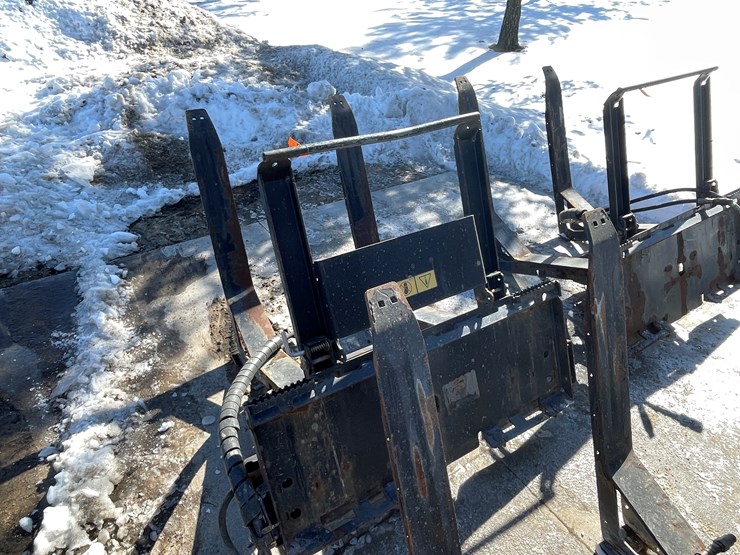 #172-•-boss-quick-cube-skid-steer-mount-salt-spreader-(1)-attachment-&-(4)-cubes-image-5