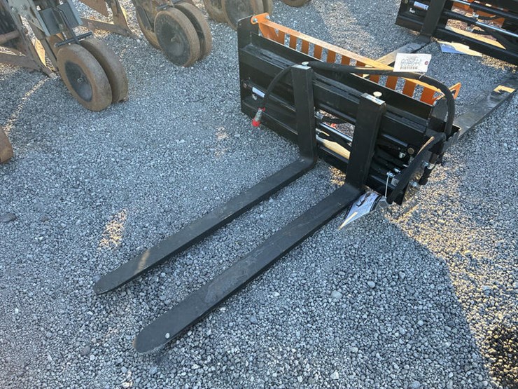 #115409-•-skidsteer-pallet-forks-hyd-adj-image-1