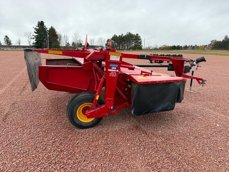 new-holland-210-image-3