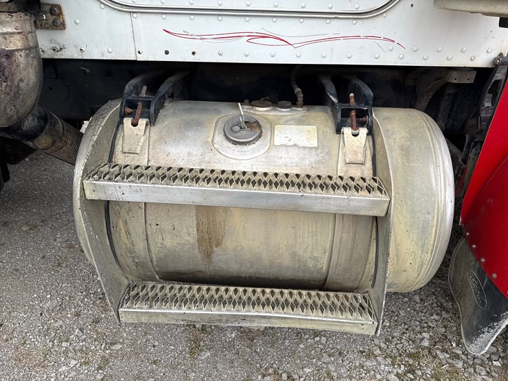 1990-peterbilt-357-image-16