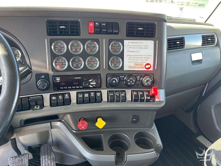 2019-kenworth-t880-image-14