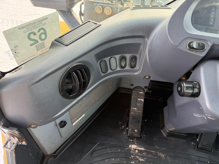 2011-komatsu-wa250pz-6-image-55