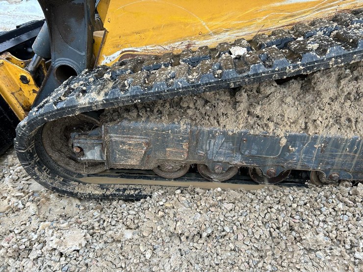 2021-deere-331g-image-17