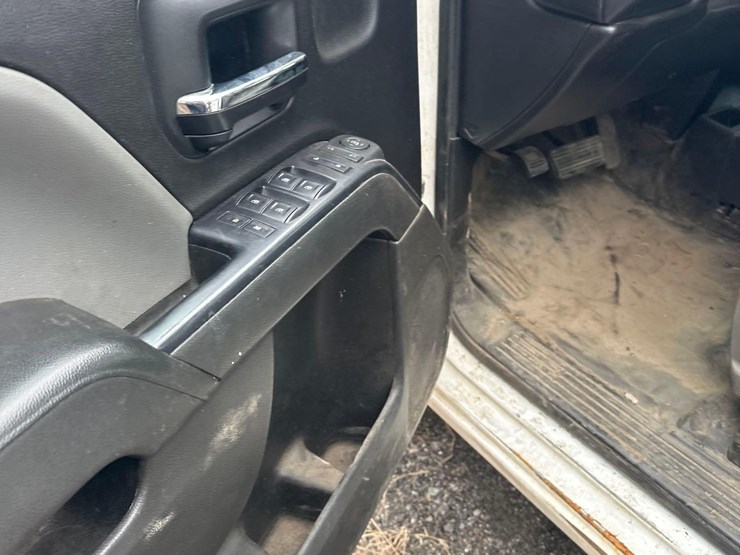 2016-chevrolet-3500hd-image-10