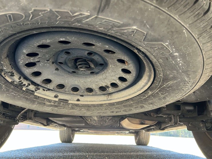 2011-chevrolet-tahoe-image-23