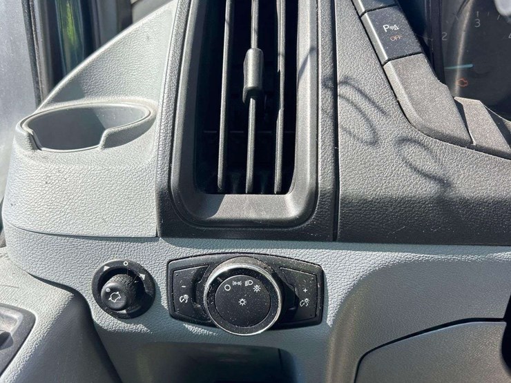 2015-ford-transit-image-15