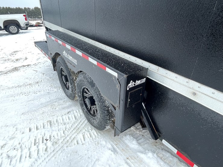 #135-•-2022-rock-line-products-air-tow-ground-loading-enclosed-trailer-(has-wi-title)-image-28