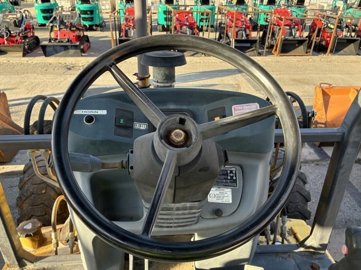 new-holland-b95-image-18