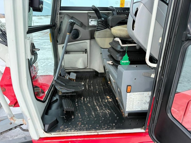 takeuchi-tb240-image-50