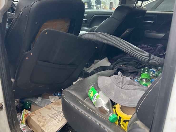 2015-chevrolet-silverado-2500-image-14