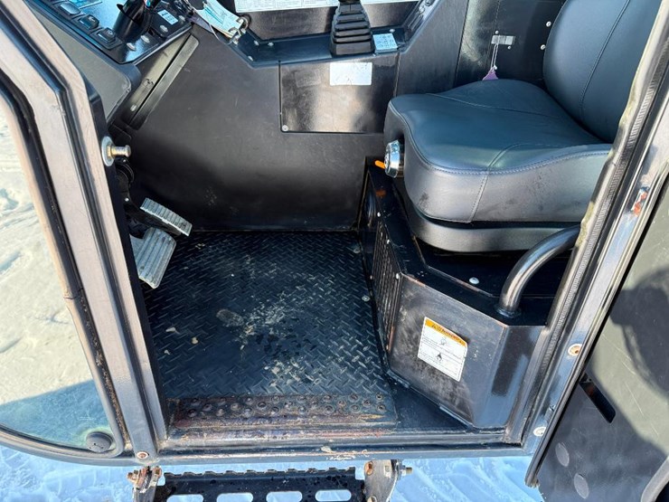 2016-genie-gth844-image-46