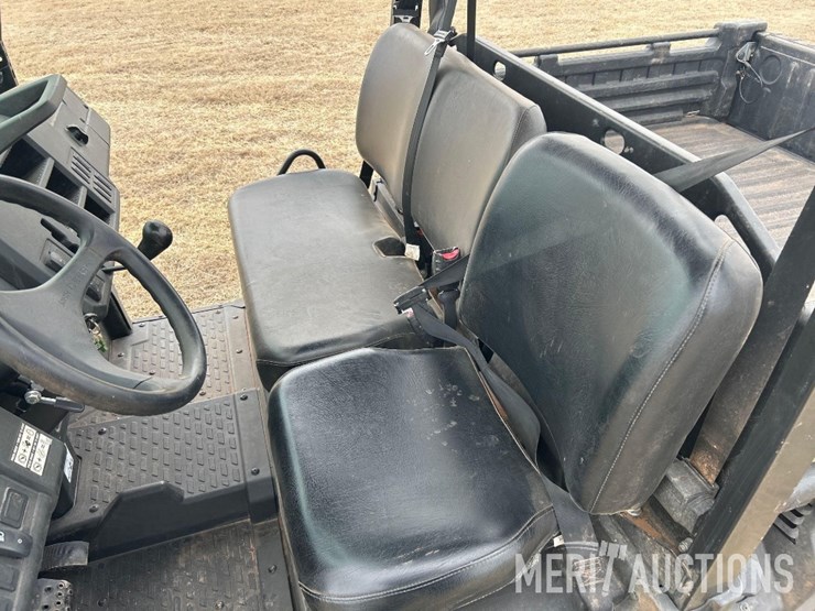 2022-john-deere-gator-image-39