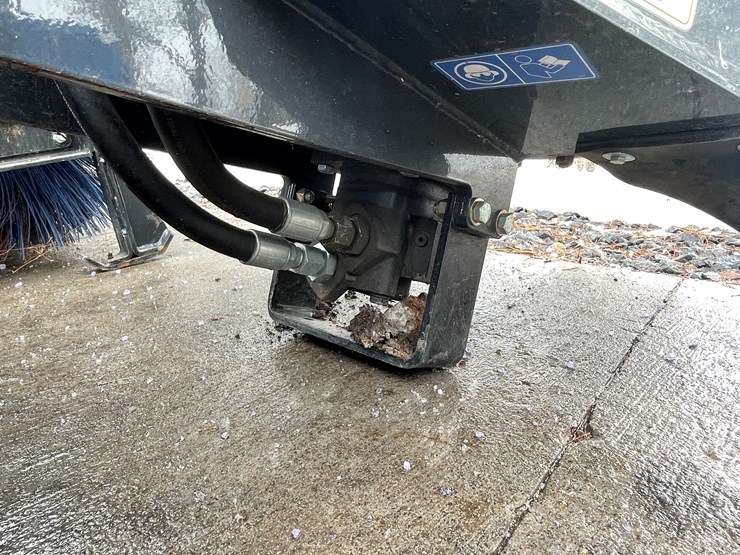 #4902-•-stumper-240-mini-skid-steer-mount-stump-grinder-image-12