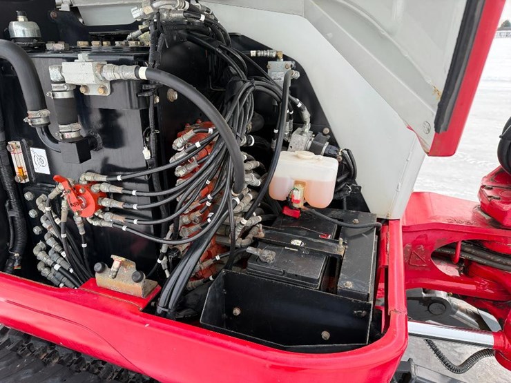 takeuchi-tb240-image-43