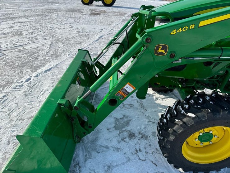 john-deere-4052r-image-30