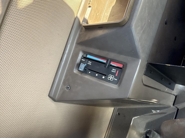 ag-chem-rogator-854-image-15