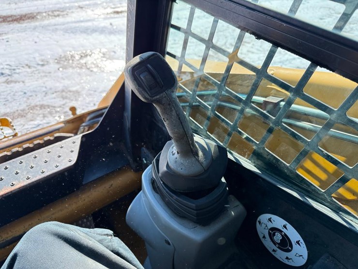 caterpillar-252-image-33