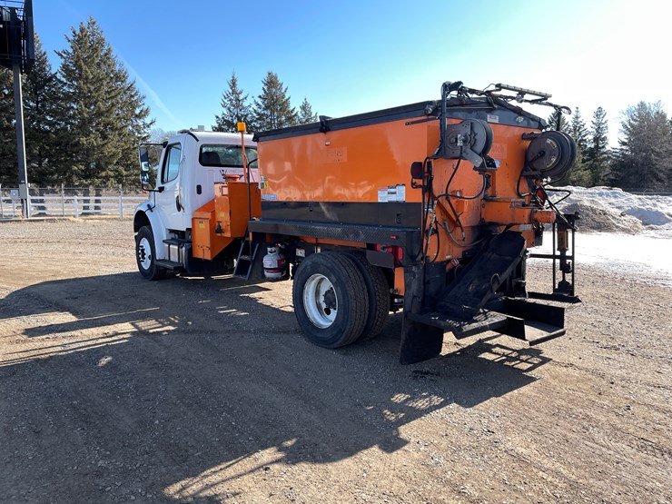 #1465-•-2013-freightliner-asphalt-truck-(has-mn-title)-image-2