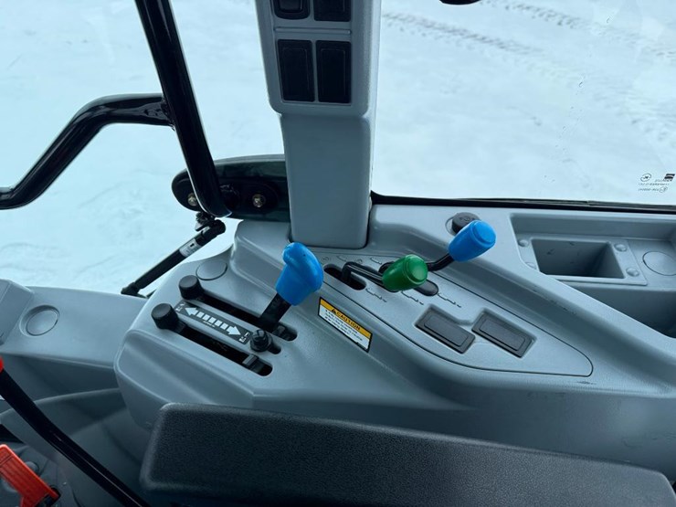 new-holland-boomer-37-image-54