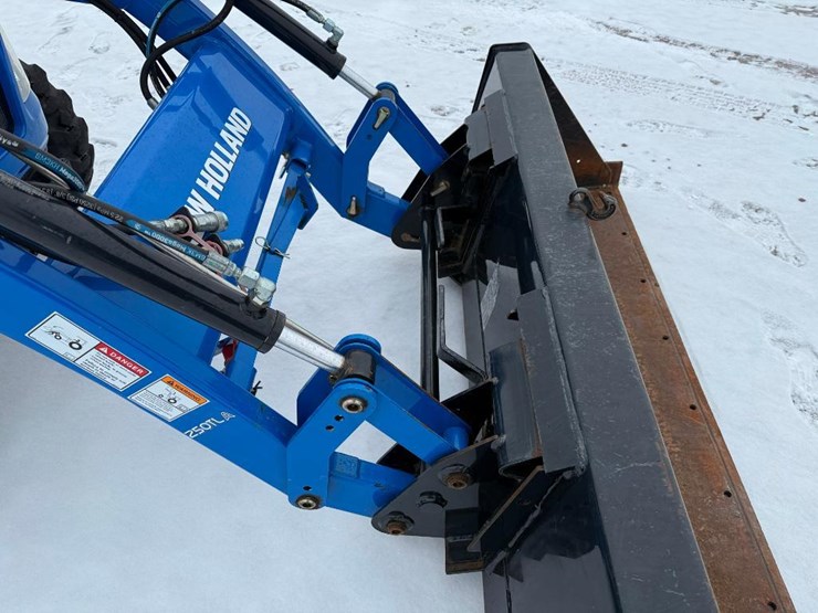 new-holland-boomer-37-image-21