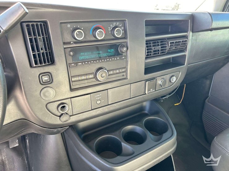 2017-chevrolet-express-3500-image-19