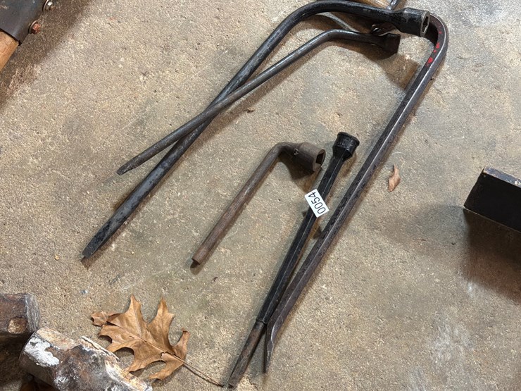 #54-•-pry-bar-and-lug-wrenches-image-1