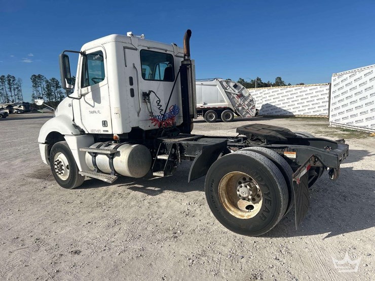 2007-freightliner-columbia-120-image-4