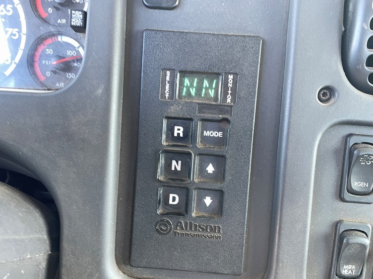 #1465-•-2013-freightliner-asphalt-truck-(has-mn-title)-image-65