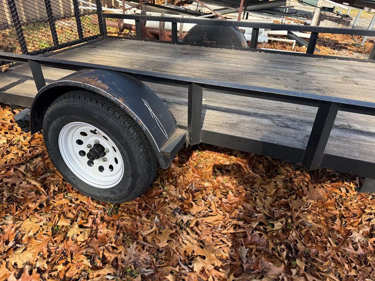#7-•-12’-x-76”-trailer-with-gate-image-4