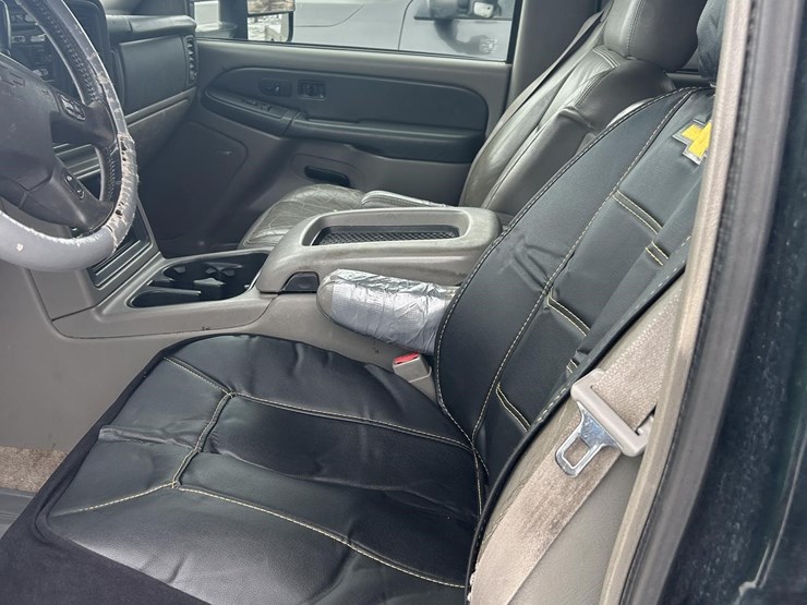 2003-chevrolet-suburban-2500-image-8