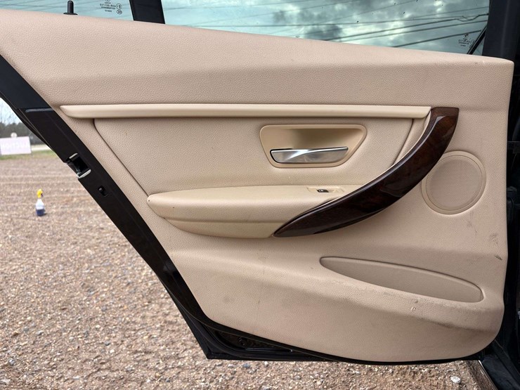 2014-bmw-320i-4-door-sedan-(84,380-miles)-image-14