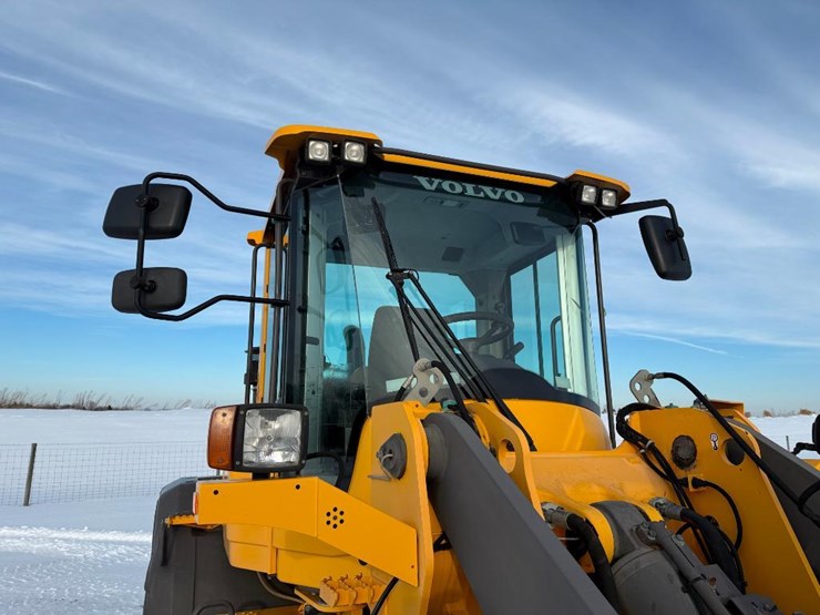 2015-volvo-l90g-image-15