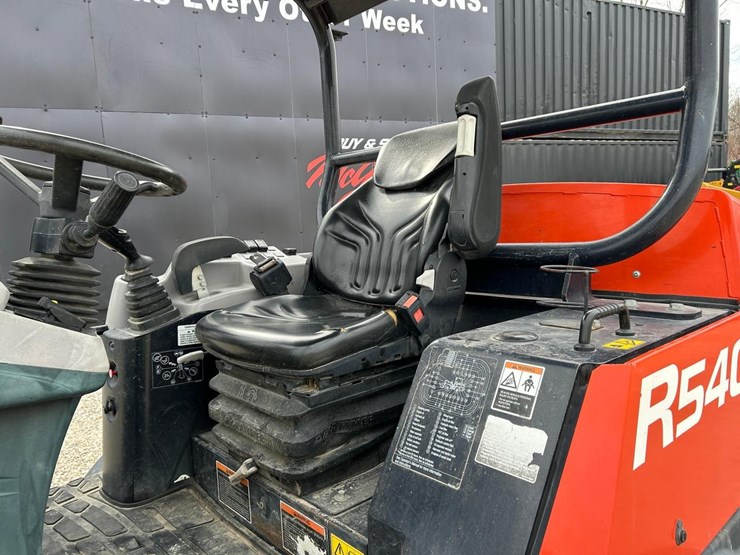 2021-kubota-r540-image-16