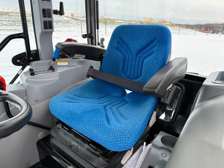 new-holland-boomer-37-image-45