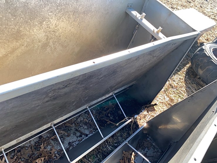 stainless-steel-two-sided-pig-feeder￼-image-7