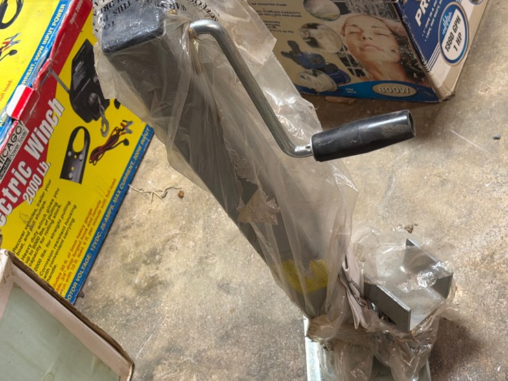 #89-•-trailer-jack-image-2