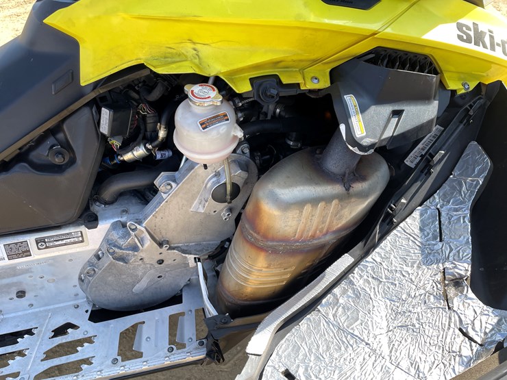 #203-•-2022-ski-doo-renegade-sport-600-efi-snowmobile-(sells-with-bill-of-sale-only)-image-44