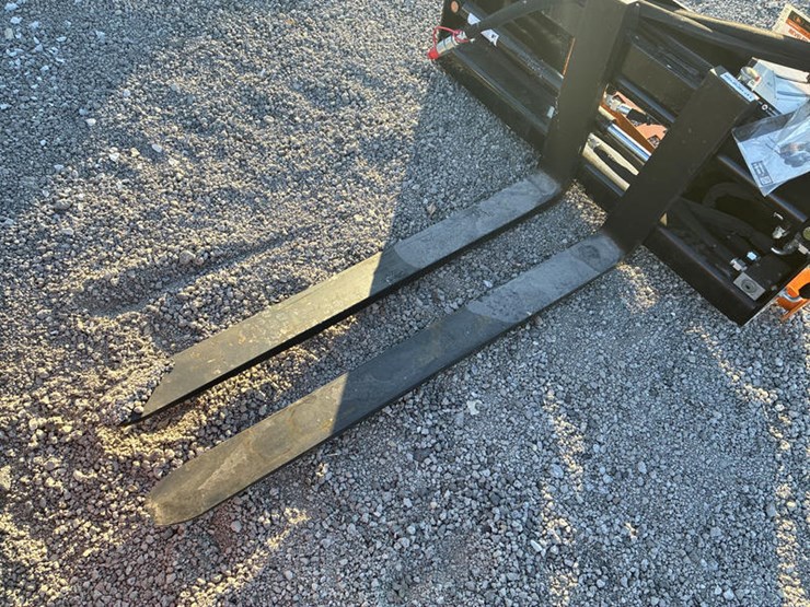 #115407-•-skidsteer-pallet-forks-hyd-adj-image-2