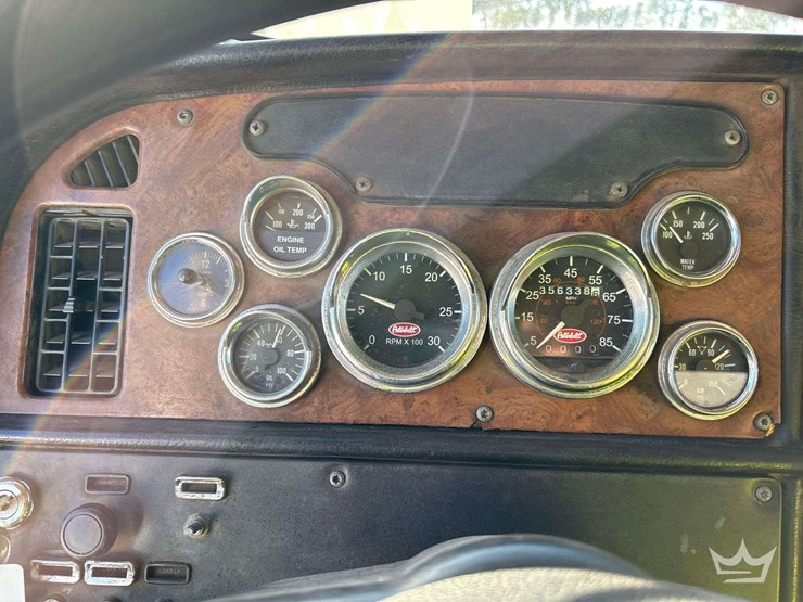 1995-peterbilt-379-image-17