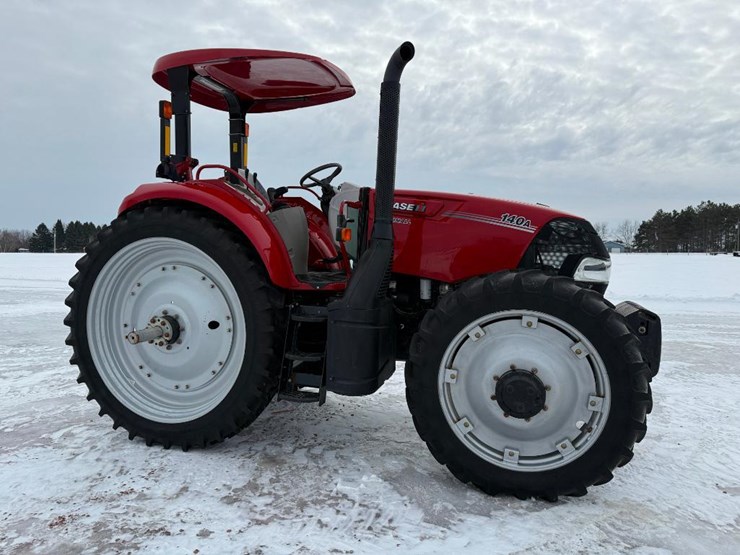 case-ih-farmall-140a-image-3