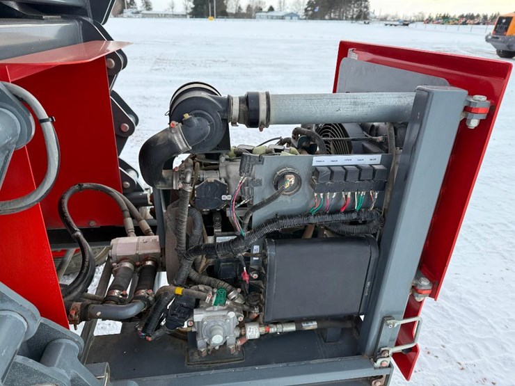 2017-skyjack-sj8841rt-image-30