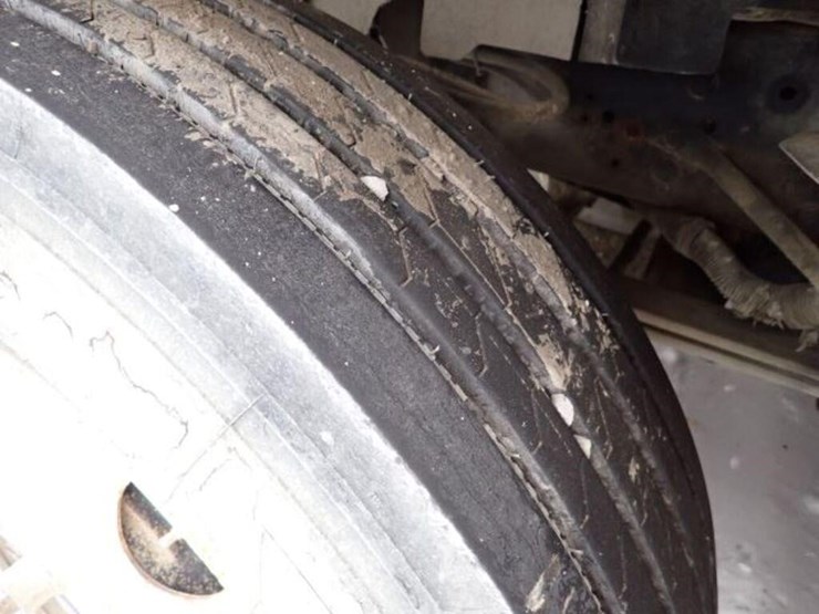 2002-gmc-7500-image-53